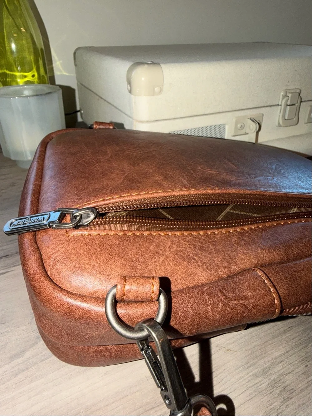 Wrangler Brown Leather Crossbody Sling Bag - Picture 5 of 6